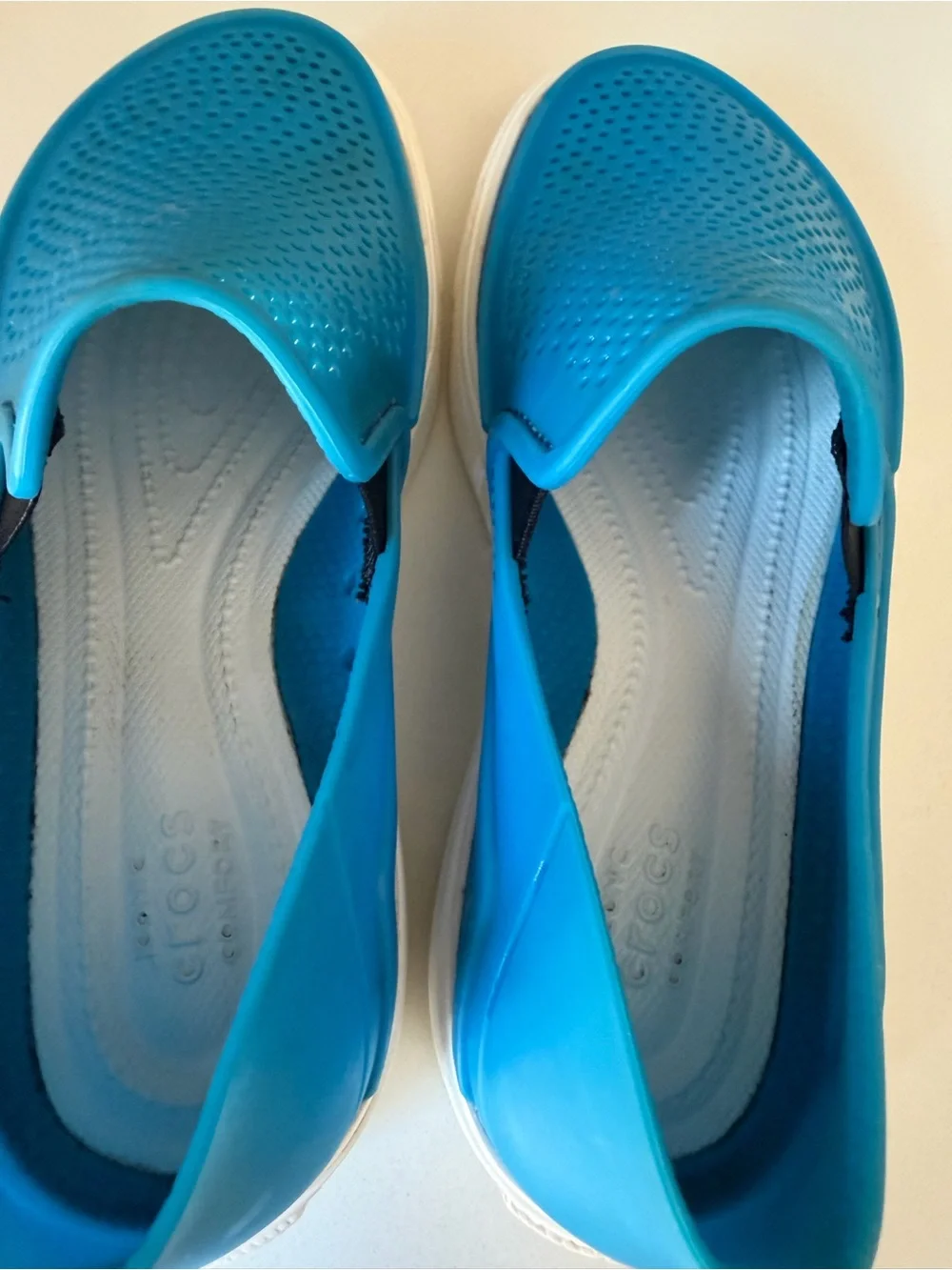 Kid’s Crocs Size 1 in Bright Blue